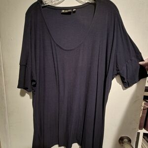 Navy top with fitted mid-length sleeves